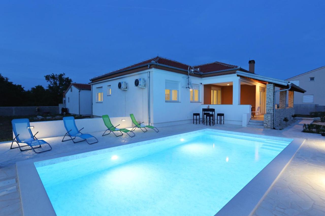 Holidayhouse Alirio With Heated Pool. Vrsi Kültér fotó