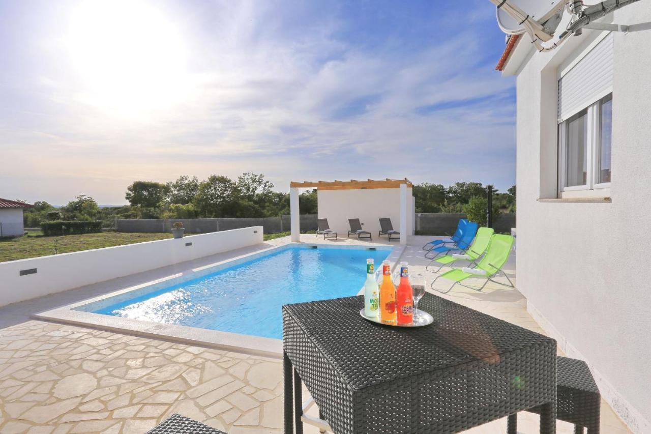 Holidayhouse Alirio With Heated Pool. Vrsi Kültér fotó