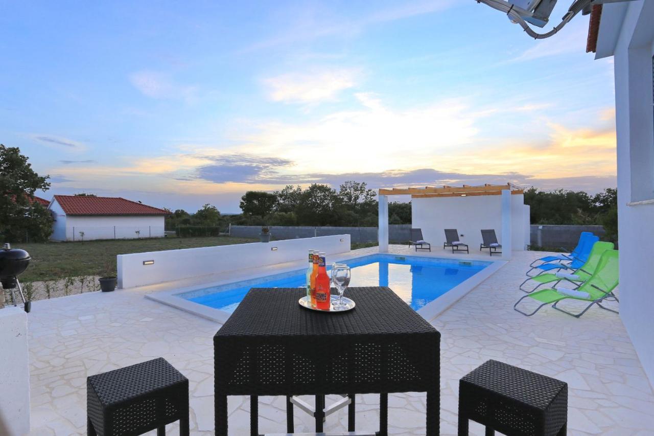 Holidayhouse Alirio With Heated Pool. Vrsi Kültér fotó