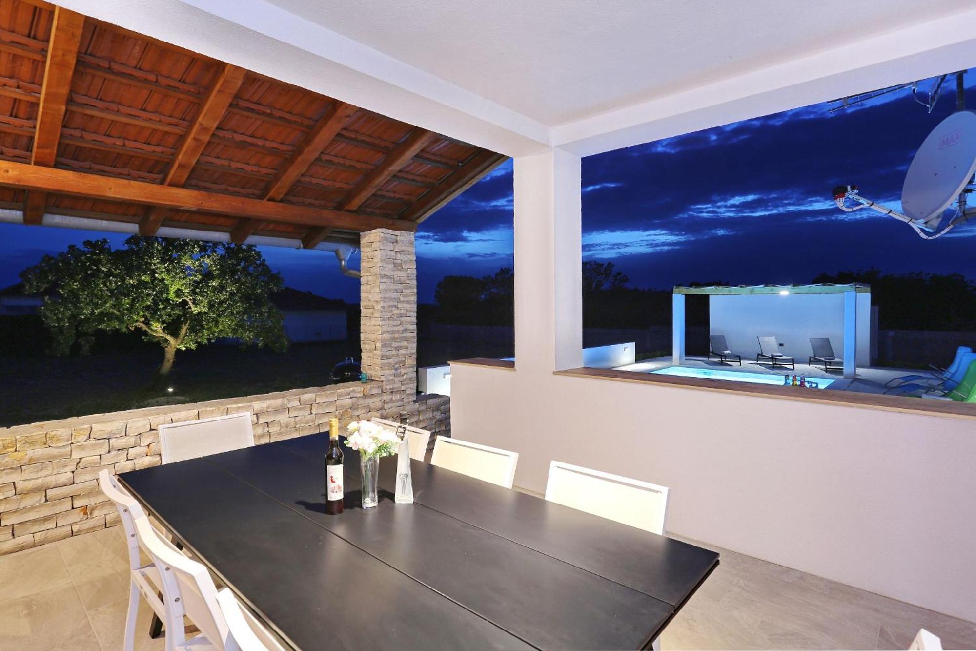 Holidayhouse Alirio With Heated Pool. Vrsi Kültér fotó