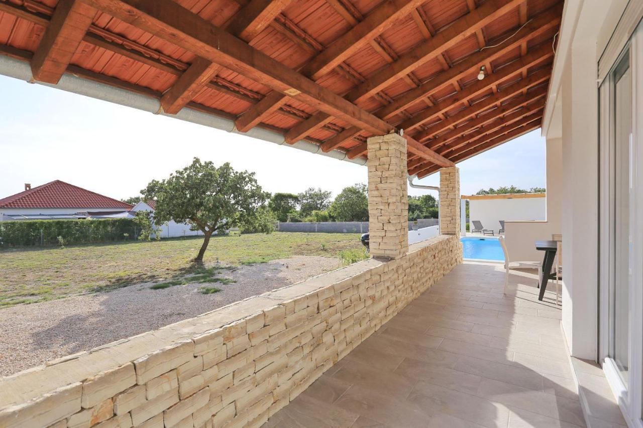 Holidayhouse Alirio With Heated Pool. Vrsi Kültér fotó