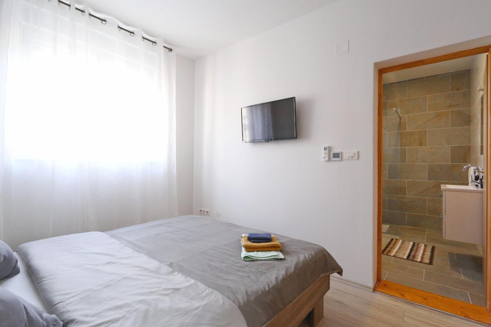 Holidayhouse Alirio With Heated Pool. Vrsi Kültér fotó
