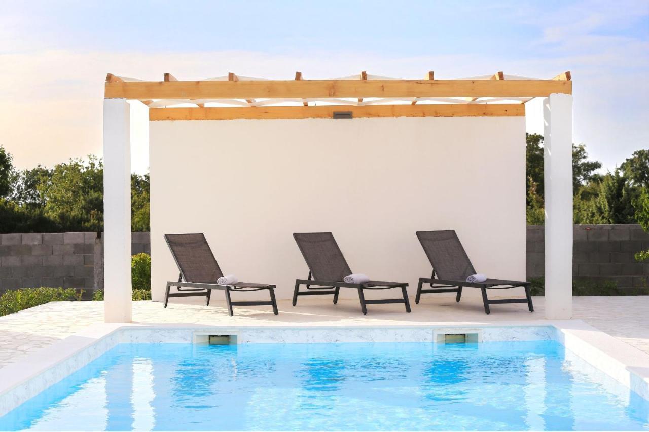 Holidayhouse Alirio With Heated Pool. Vrsi Kültér fotó