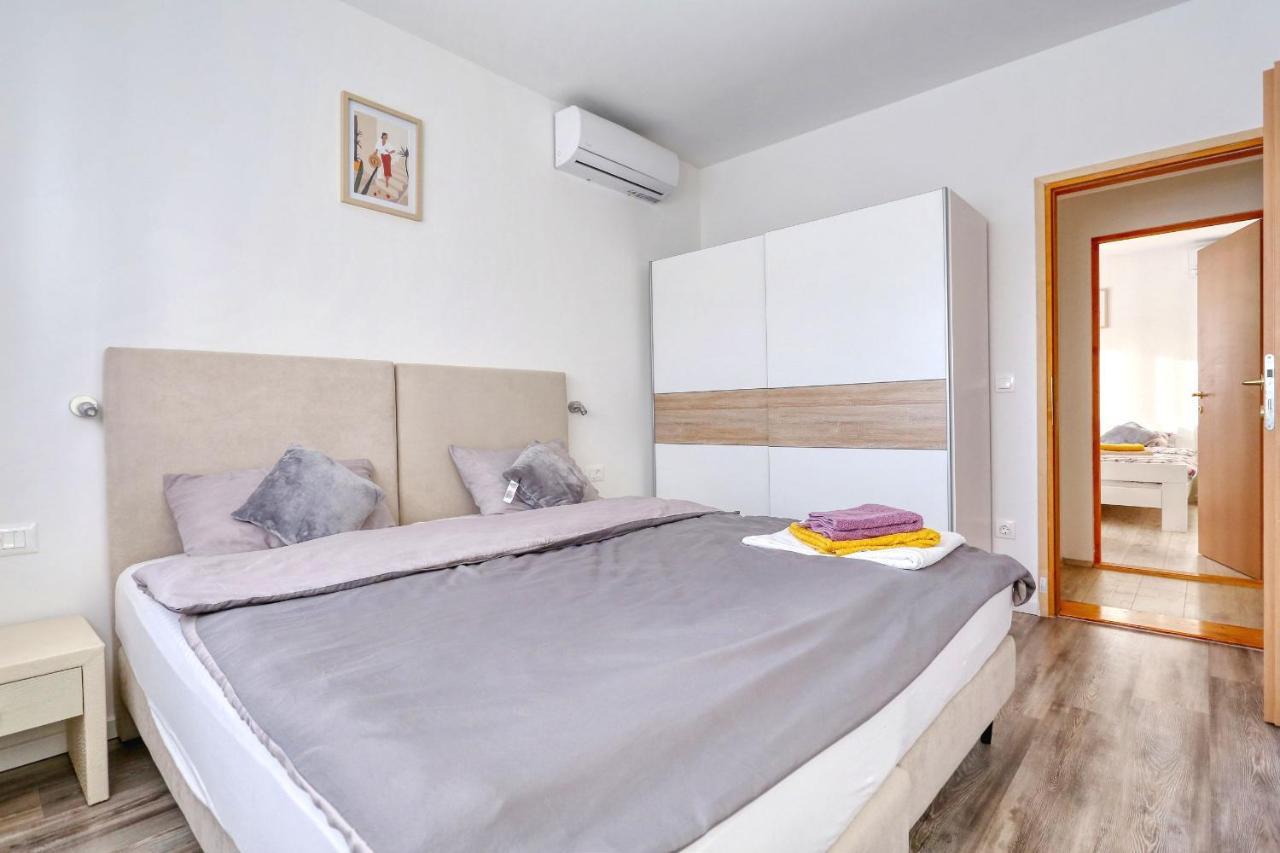 Holidayhouse Alirio With Heated Pool. Vrsi Kültér fotó