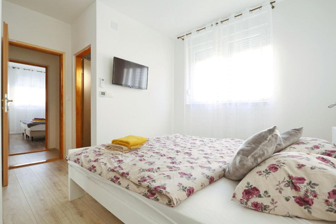 Holidayhouse Alirio With Heated Pool. Vrsi Kültér fotó