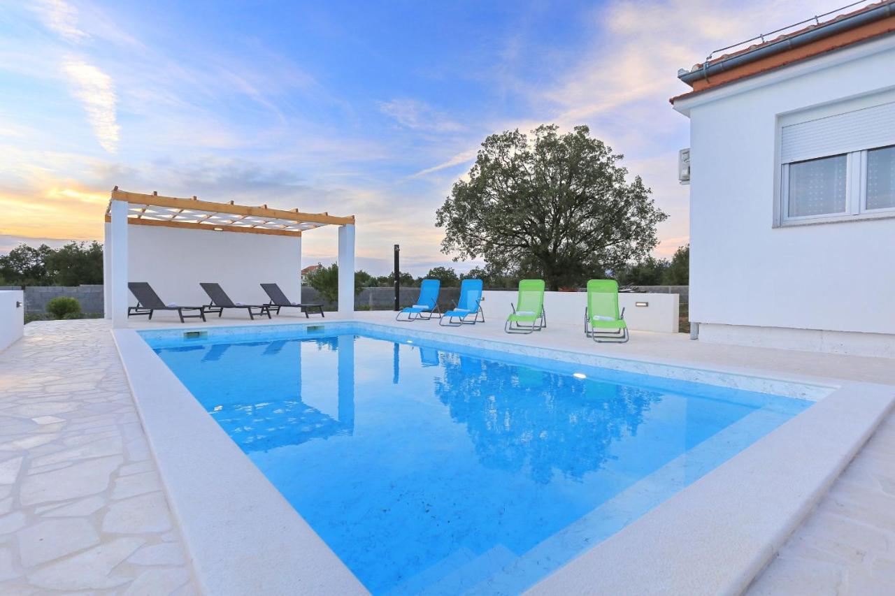 Holidayhouse Alirio With Heated Pool. Vrsi Kültér fotó