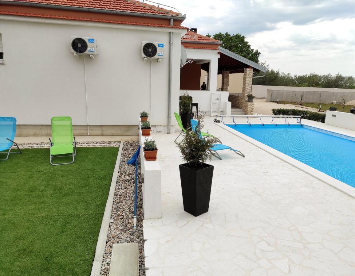 Holidayhouse Alirio With Heated Pool. Vrsi Kültér fotó