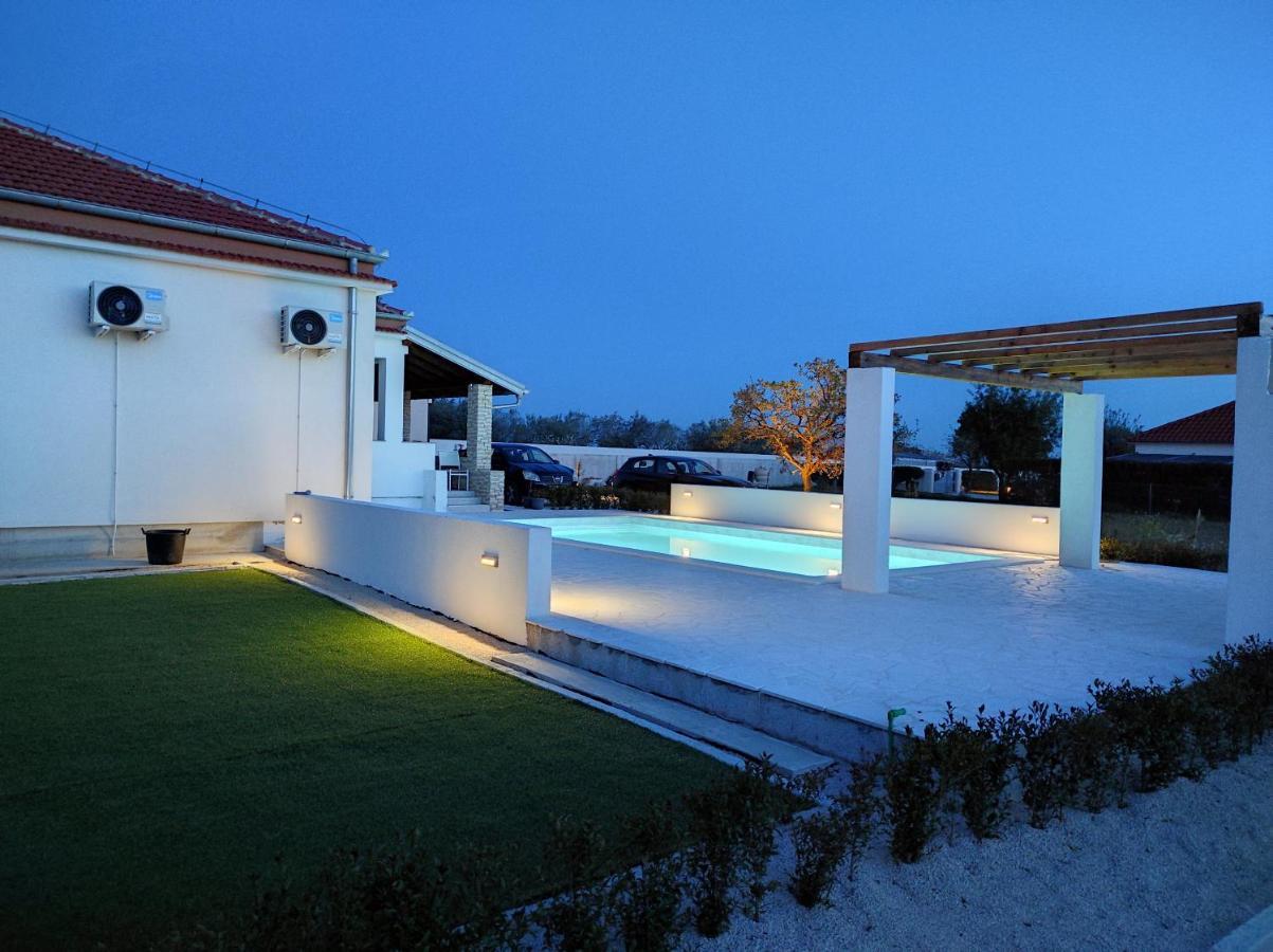 Holidayhouse Alirio With Heated Pool. Vrsi Kültér fotó