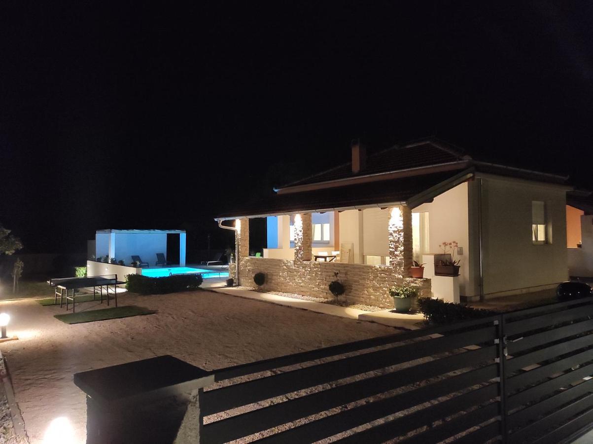 Holidayhouse Alirio With Heated Pool. Vrsi Kültér fotó