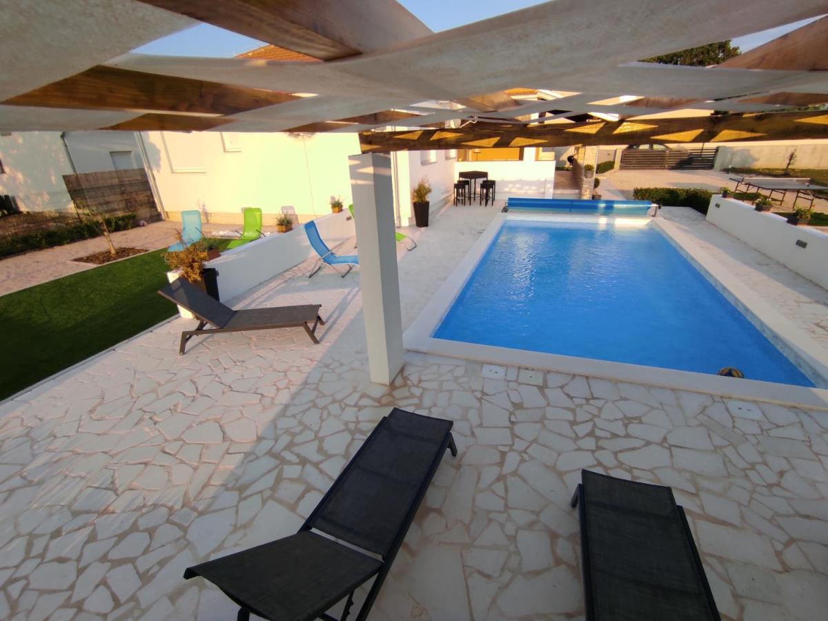 Holidayhouse Alirio With Heated Pool. Vrsi Kültér fotó