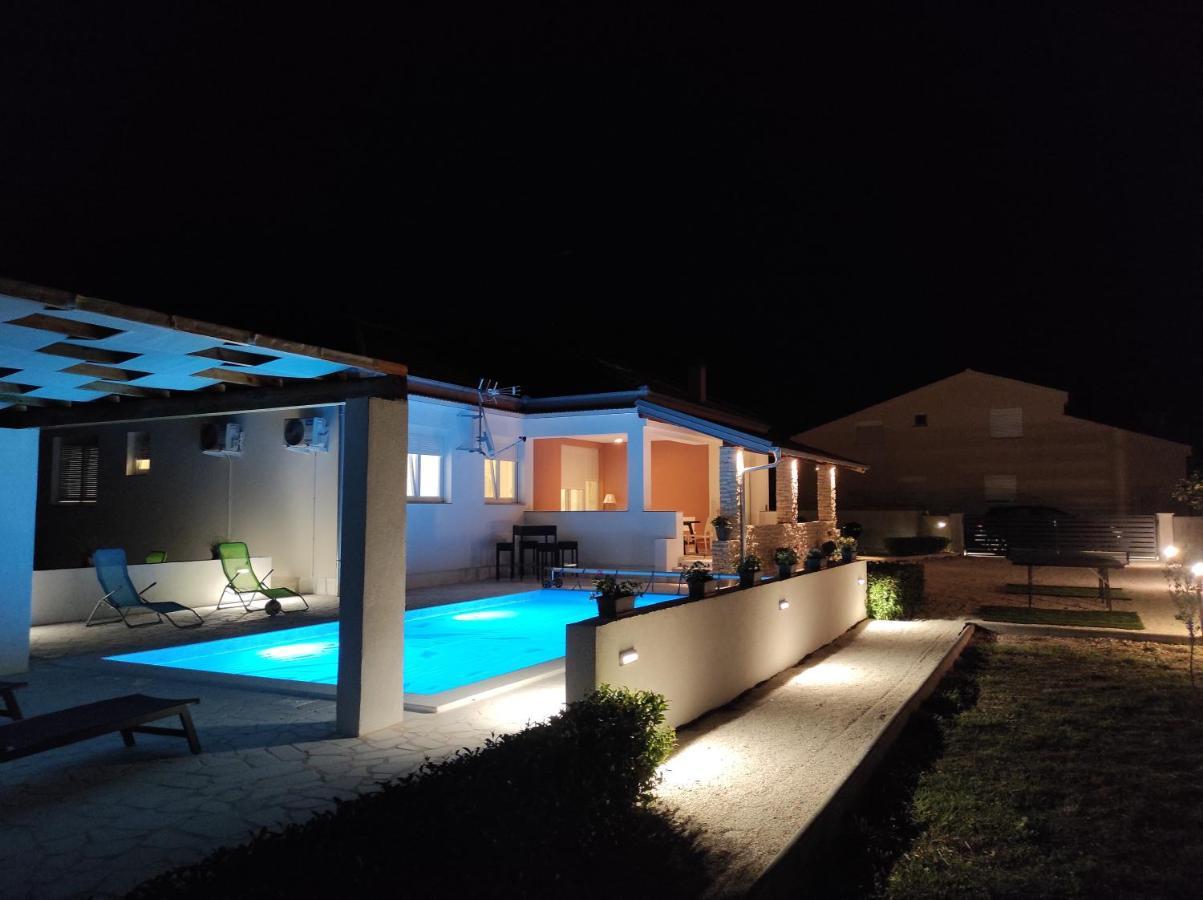 Holidayhouse Alirio With Heated Pool. Vrsi Kültér fotó