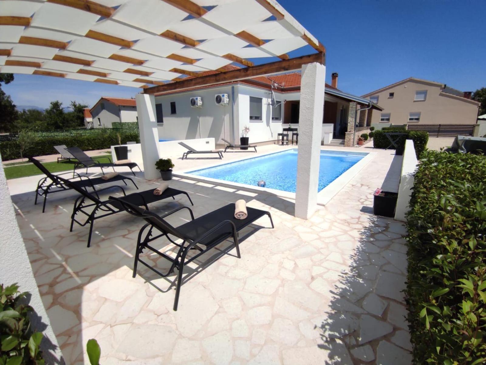 Holidayhouse Alirio With Heated Pool. Vrsi Kültér fotó