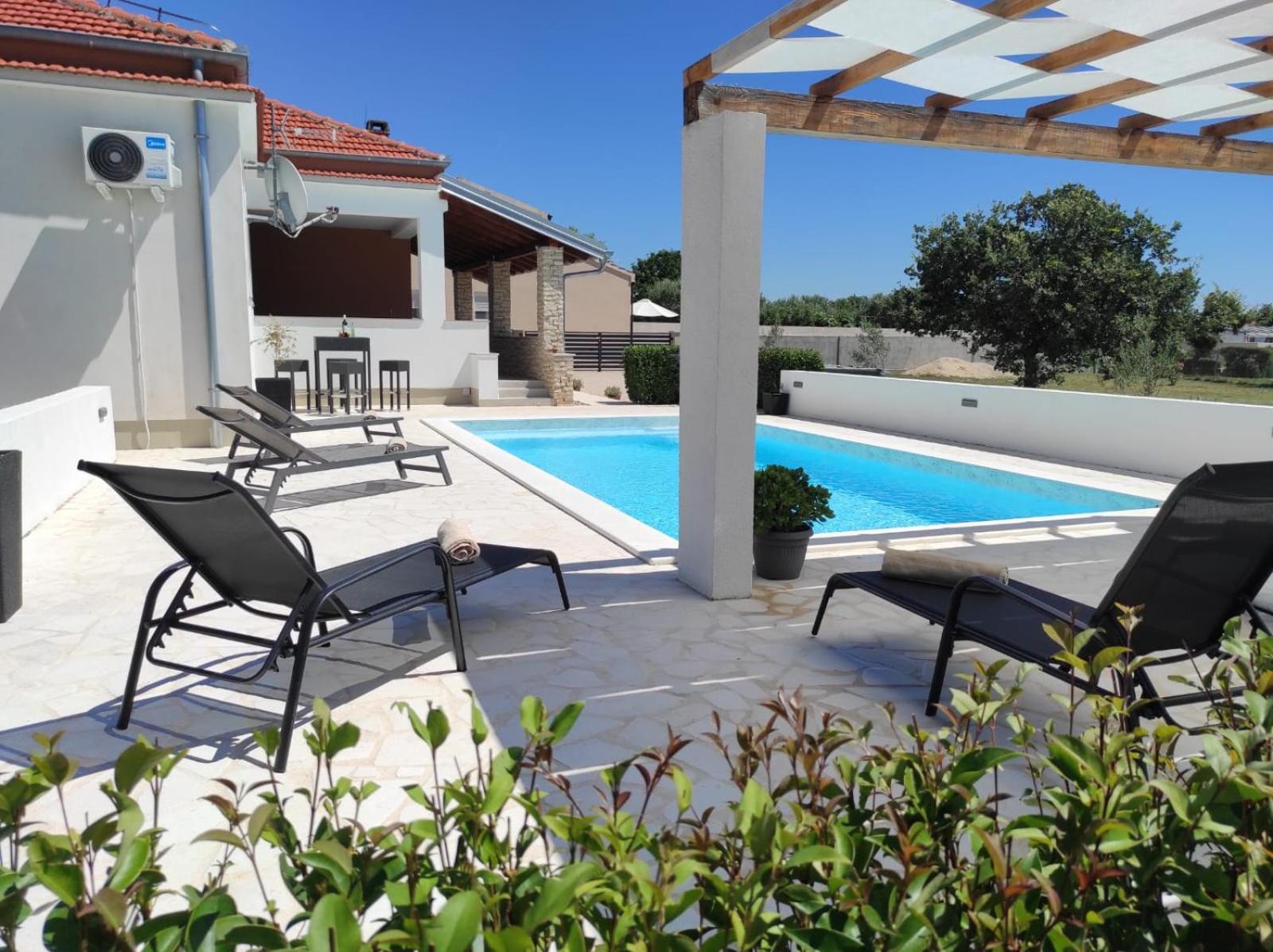 Holidayhouse Alirio With Heated Pool. Vrsi Kültér fotó