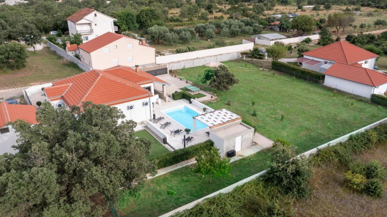 Holidayhouse Alirio With Heated Pool. Vrsi Kültér fotó