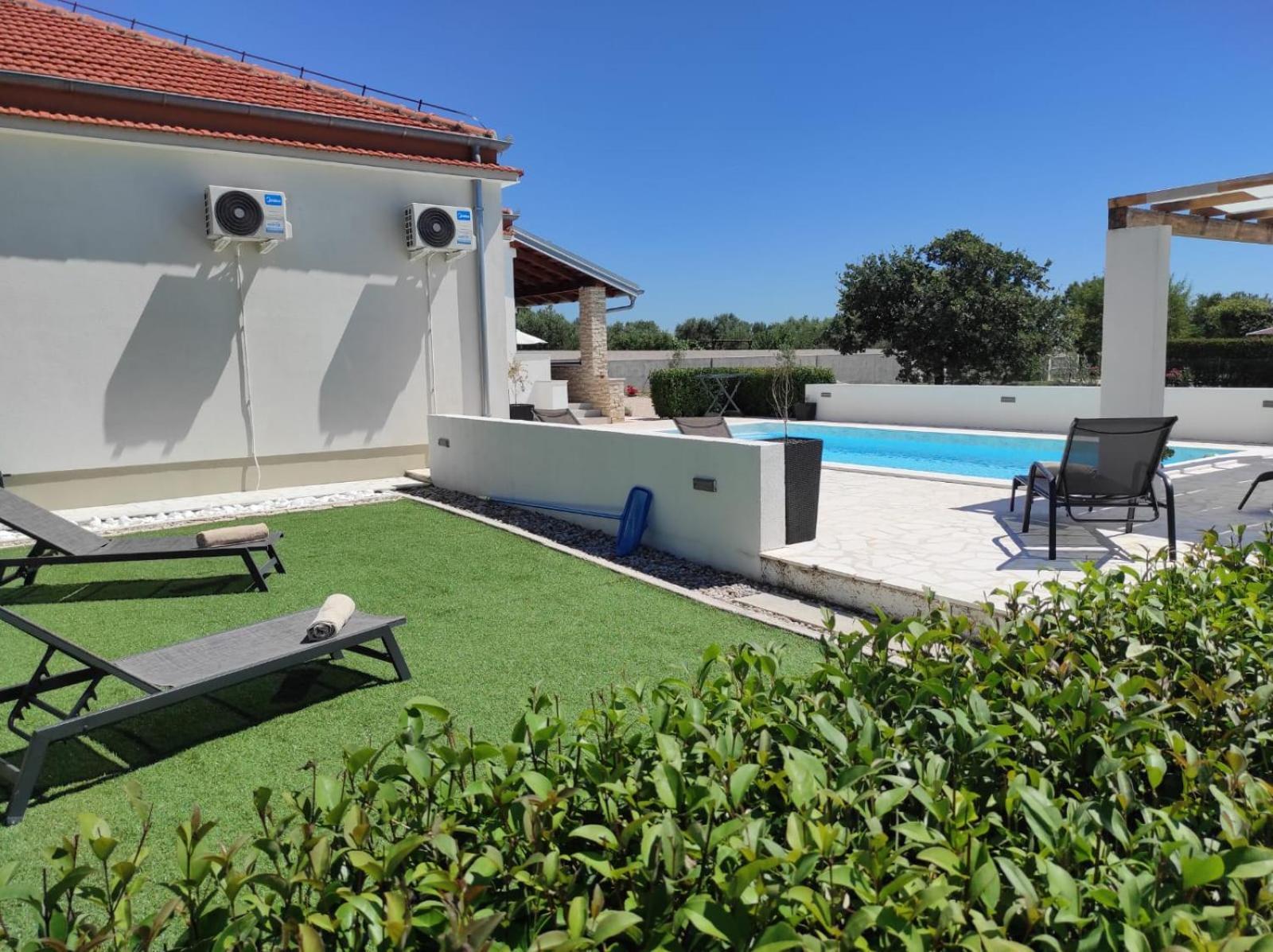 Holidayhouse Alirio With Heated Pool. Vrsi Kültér fotó