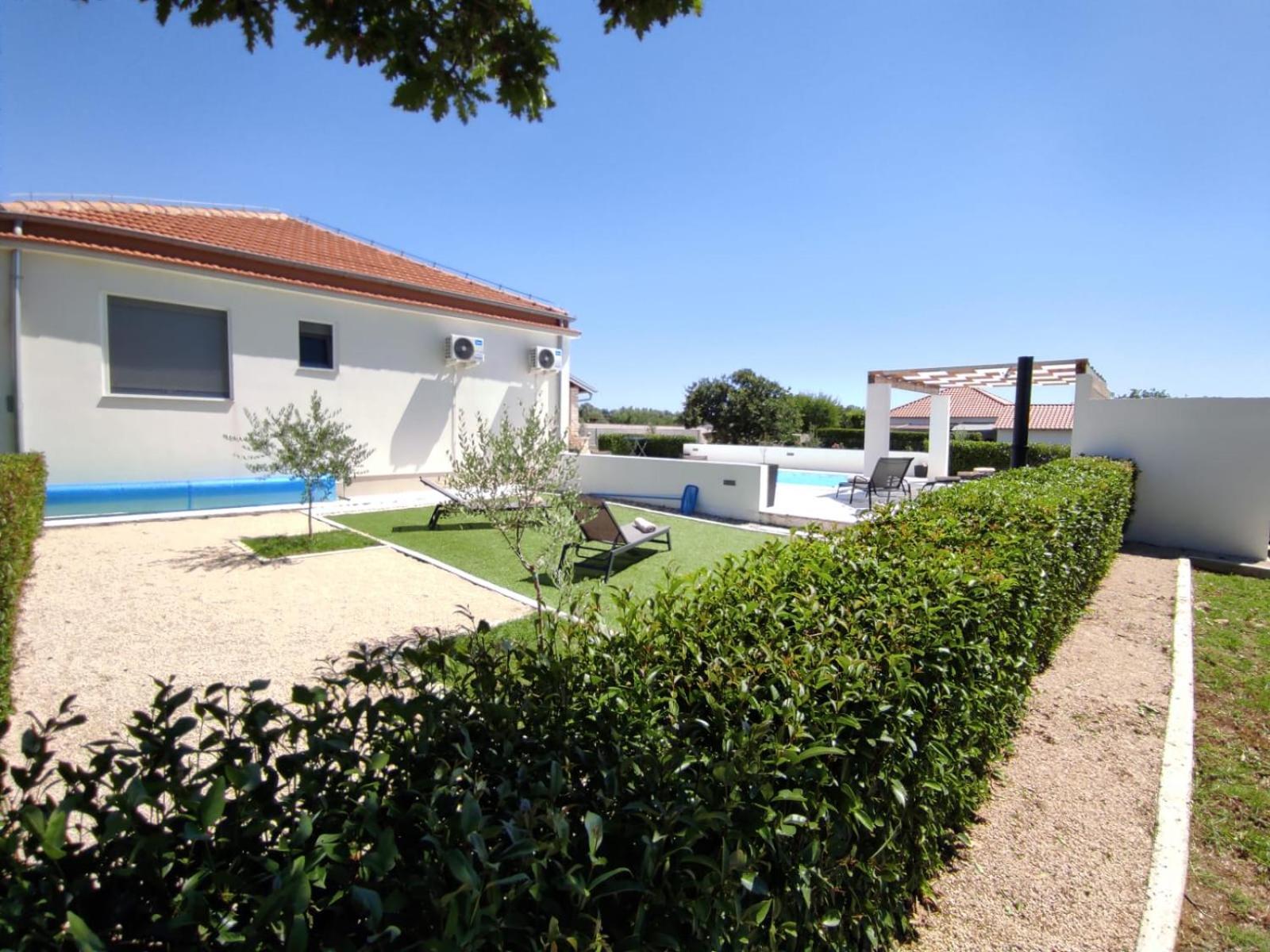Holidayhouse Alirio With Heated Pool. Vrsi Kültér fotó