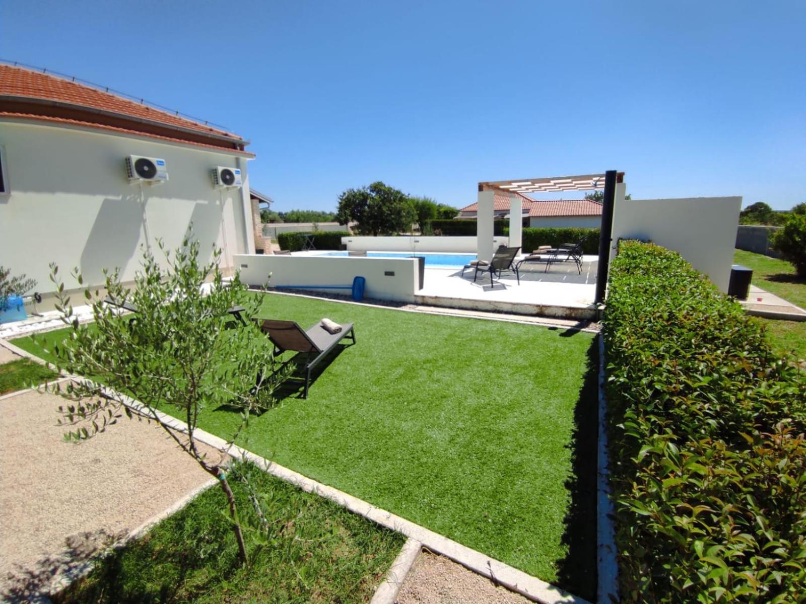 Holidayhouse Alirio With Heated Pool. Vrsi Kültér fotó